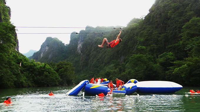 Đu dây trên không Zip line tại sông Chày – hang Tối Quảng Bình